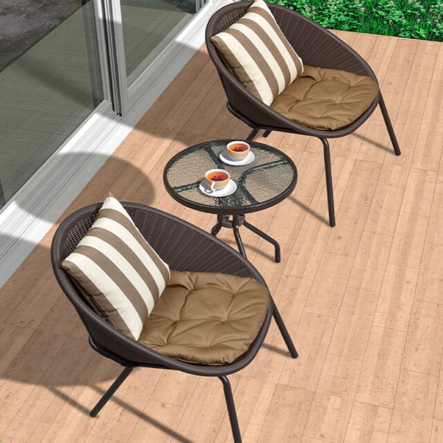Chaise moderne avec dossier ergonomique en rotin