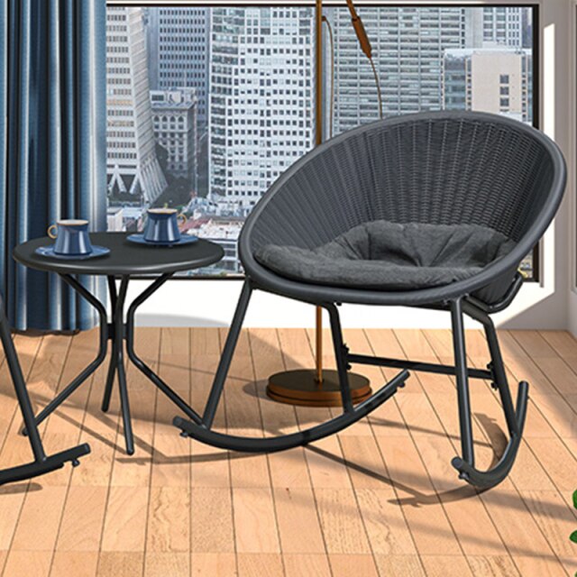 Chaise moderne avec dossier ergonomique en rotin