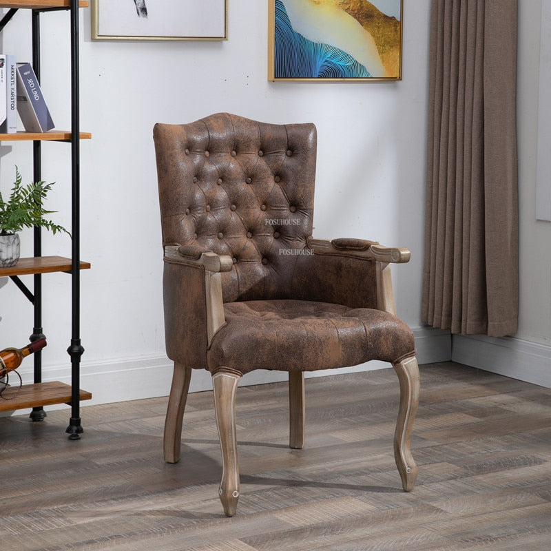 Fauteuil vintage capitonné avec armature bois