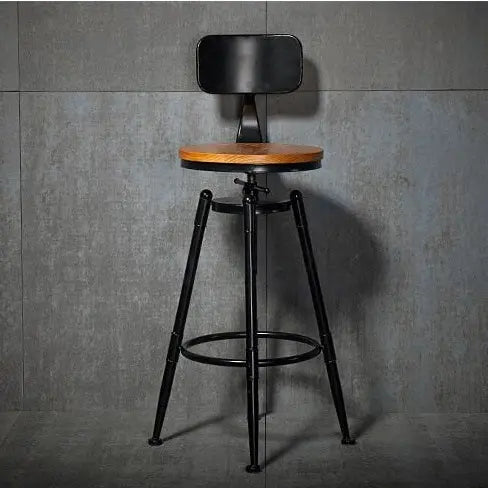 Chaise de bar industrielle revisitée avec dossier incurvé