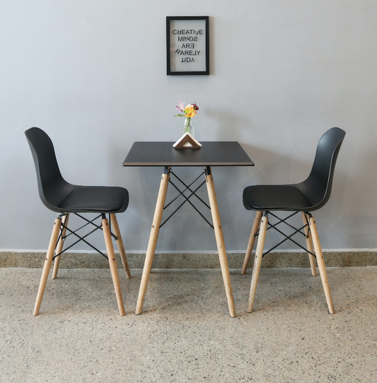 Chaises scandinave en plastique noir
