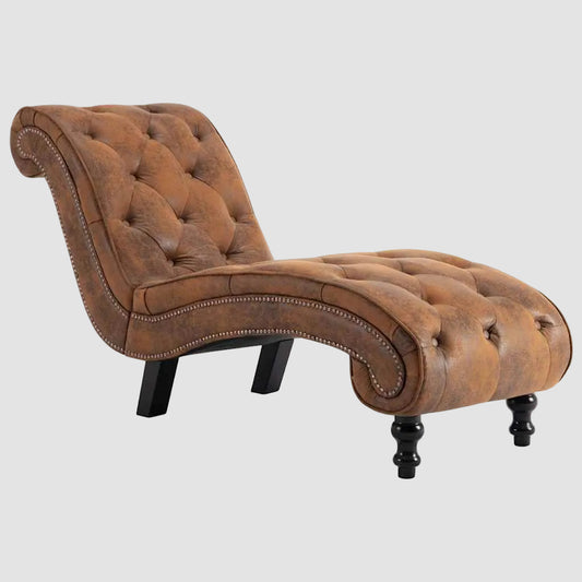Chaise longue chesterfield capitonnée en similicuir daim marron, vue de trois quarts