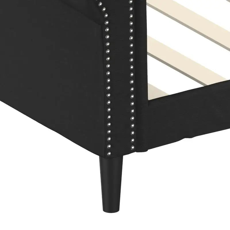 Canapé chesterfield lit de repos en similicuir avec matelas 90 x 190 cm – gros plan des clous décoratifs et du pied