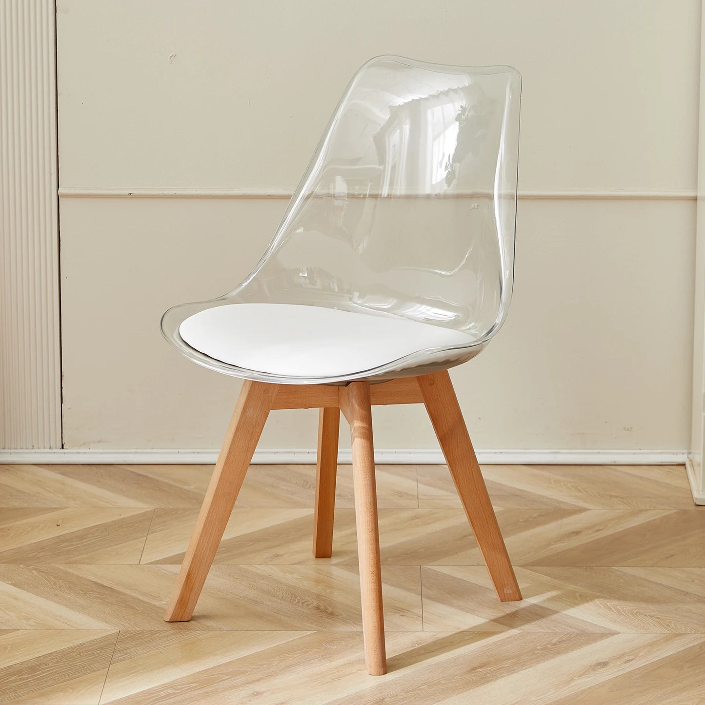 chaise nordique transparente