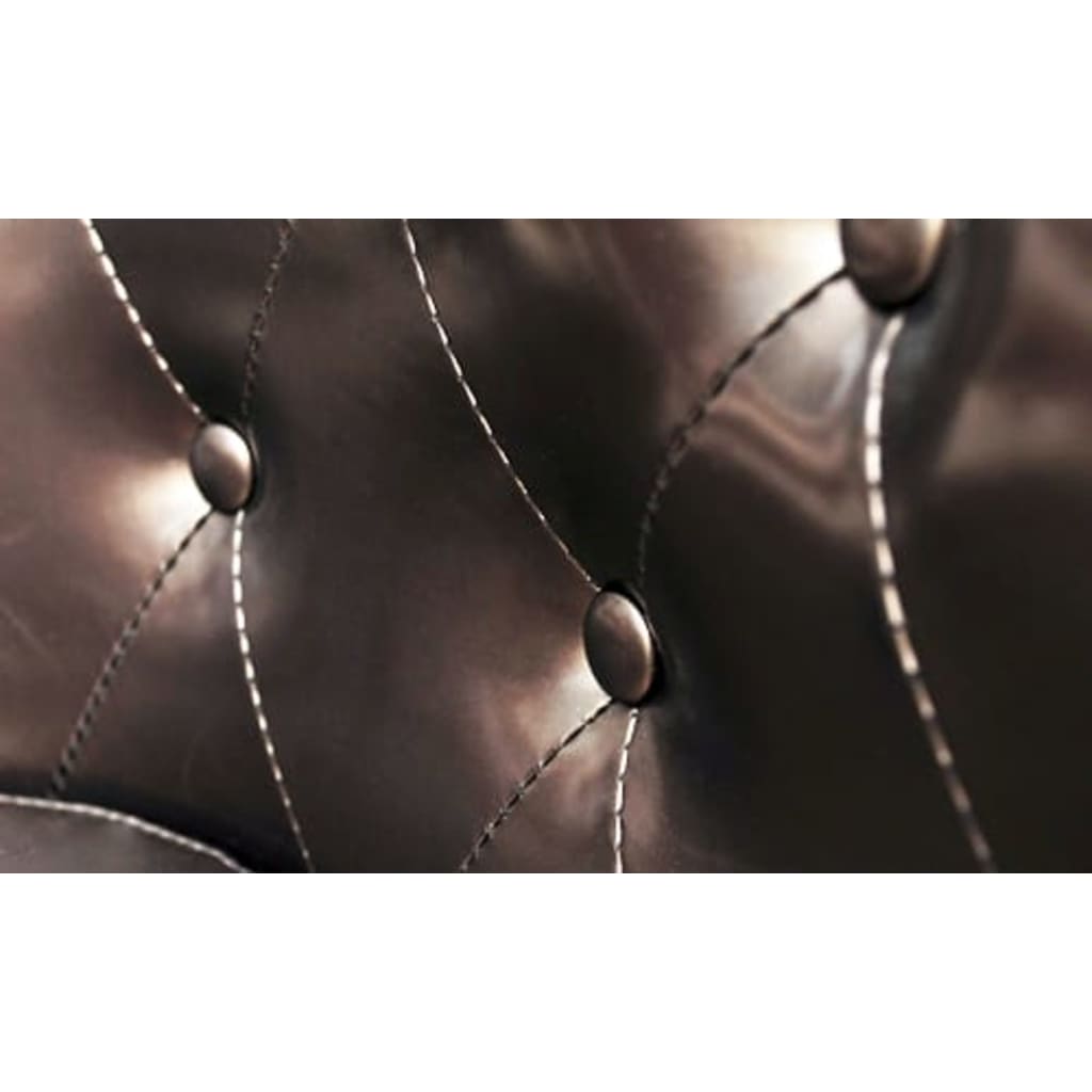 Gros plan sur le capitonnage à boutons du similicuir bronze