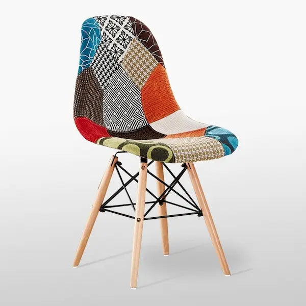 Chaise scandinave patchwork avec pieds en bois fins