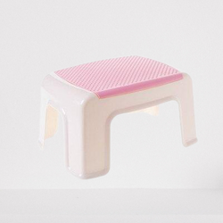 Tabouret enfant en plastique blanc avec assise anti dérapante en caoutchouc rose