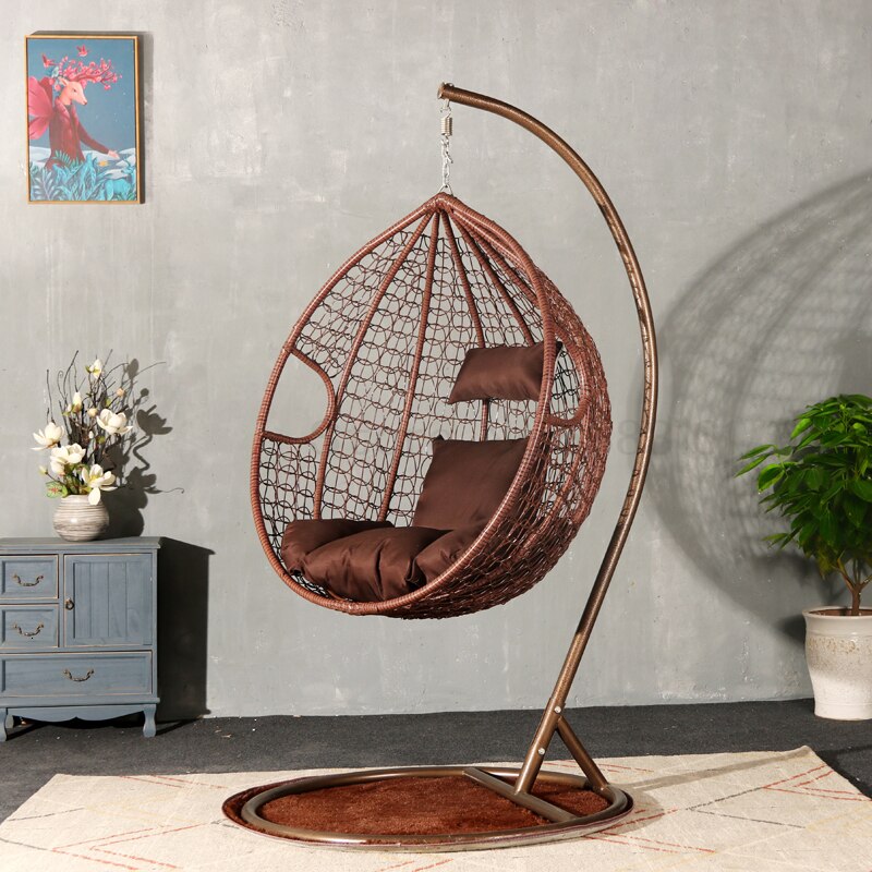 Chaise suspendue en rotin renforcé double coussin et socle en carbone