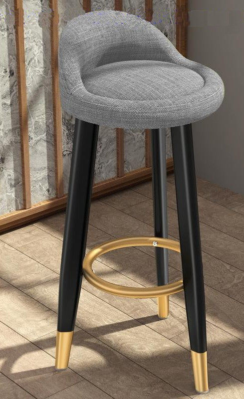 tabouret de bar de style scandinave avec assise matelassée en tissus chiné gris et pieds noir et doré