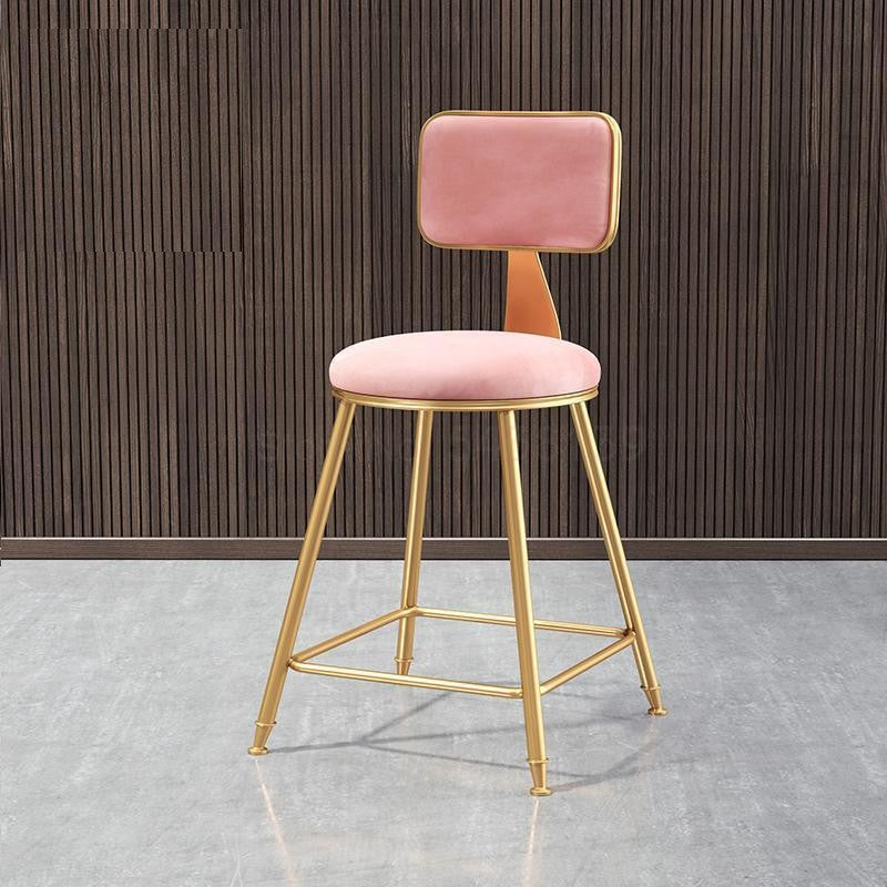 Chaise de bar design de 45cm de haut en métal doré et assise en velours rose