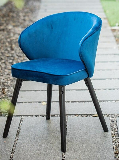 Chaise scandinave avec accoudoirs et assise en velours