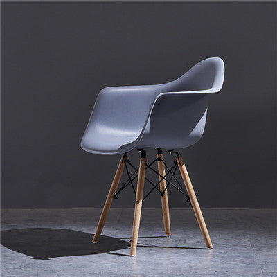 Chaise scandinave en plastique