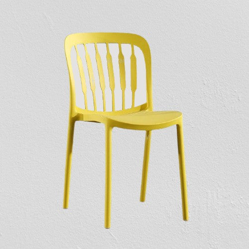 Chaise design en plastique jaune à dossier large