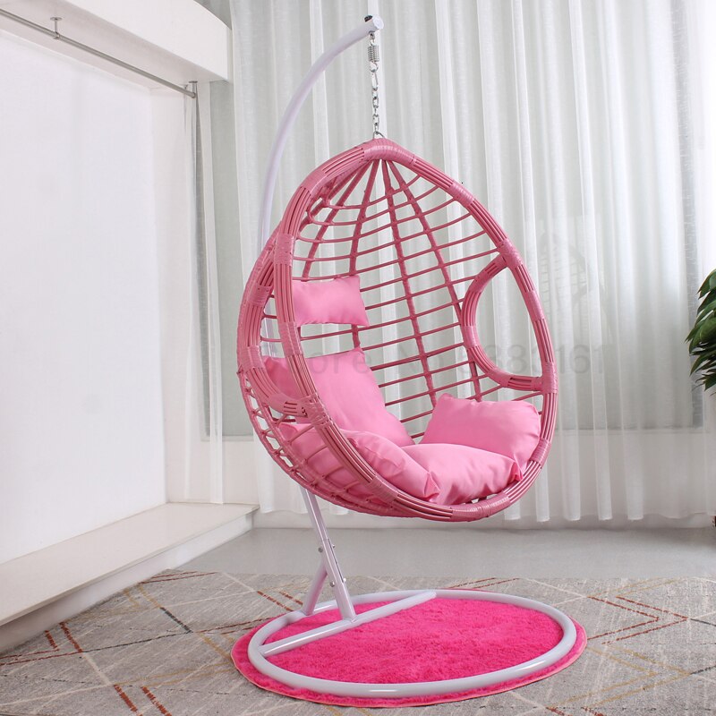 Chaise suspendue en rotin renforcé double coussin et socle en carbone