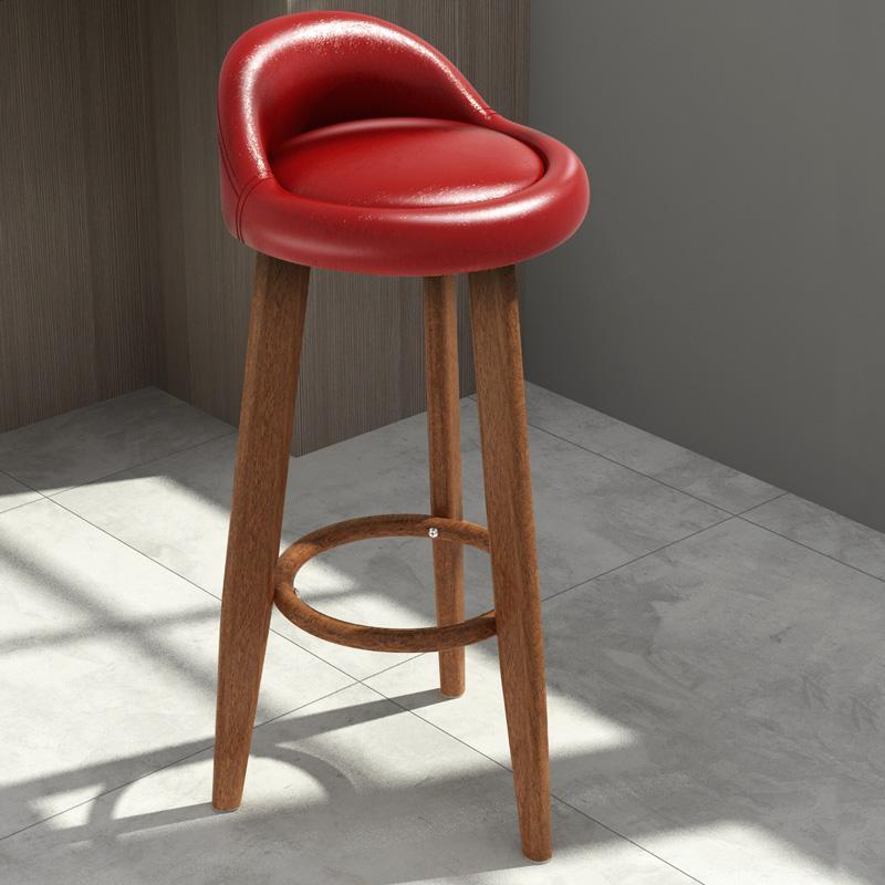 tabouret de bar de style scandinave avec assise matelassée en similicuir rouge