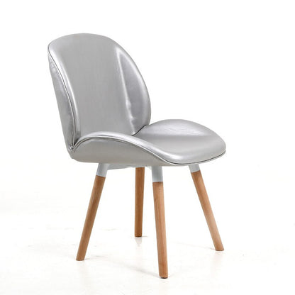 Chaise scandinave avec assise fauteuil confort et pieds en bois