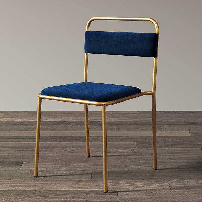 Chaise design de style industriel minimaliste et superposable