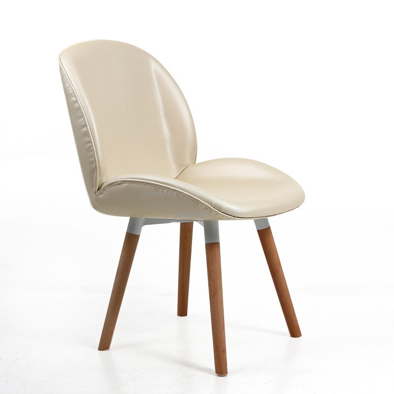 Chaise scandinave avec assise fauteuil confort et pieds en bois