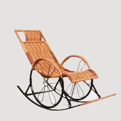 Chaise à bascule en fer et rotin avec accoudoirs en forme de roues