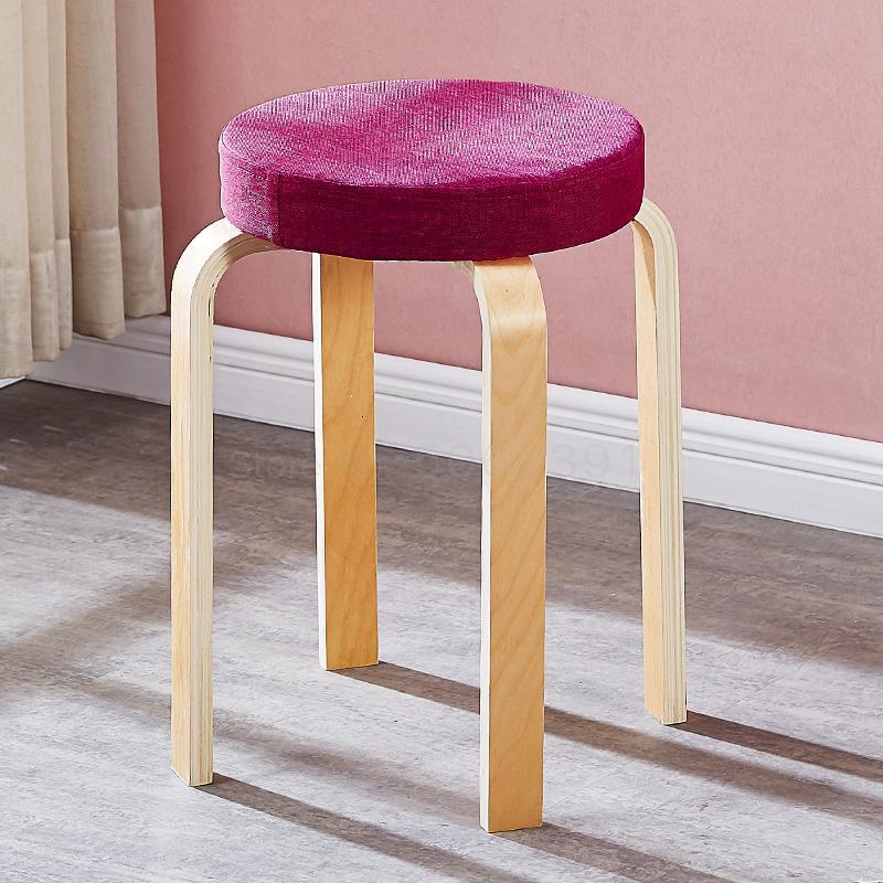 Tabouret scandinave avec assise ronde rembourrée en tissu et pieds en bois