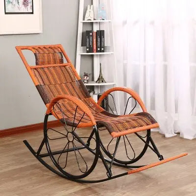 Chaise à bascule en fer et rotin avec accoudoirs en forme de roues