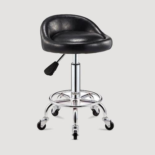 Tabouret à roulettes avec assise matelassée réglable et armature en inox