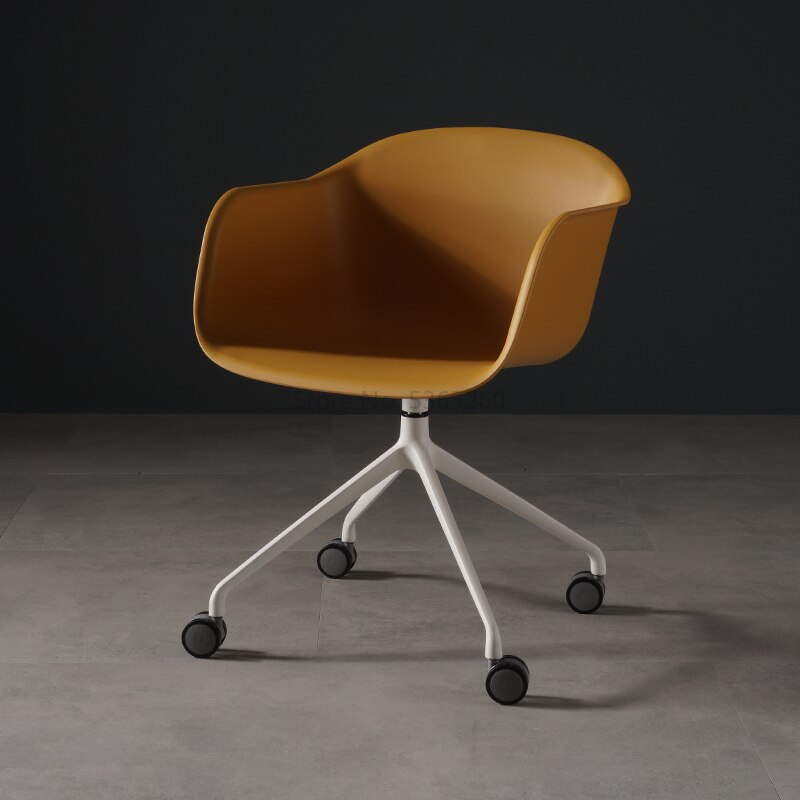 Chaise scandinave  design en plastique et acier sur roulettes