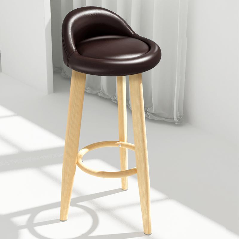 tabouret de bar de style scandinave avec assise matelassée en similicuir marron