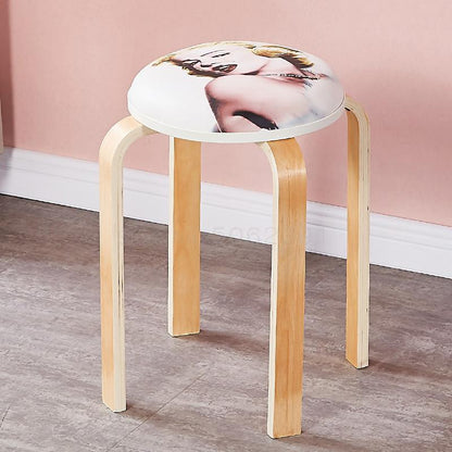 Tabouret scandinave avec assise ronde rembourrée en tissu et pieds en bois