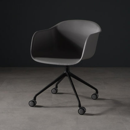 Chaise scandinave  design en plastique et acier sur roulettes