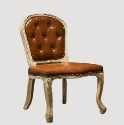 Chaise louis XVI en cuir avec cadre en bois vieilli et cuir marron capitonné