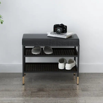Banc de rangement design en métal noir et cuir