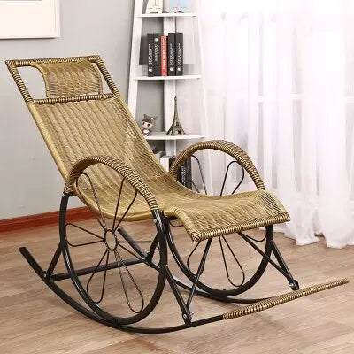 Chaise à bascule en fer et rotin avec accoudoirs en forme de roues