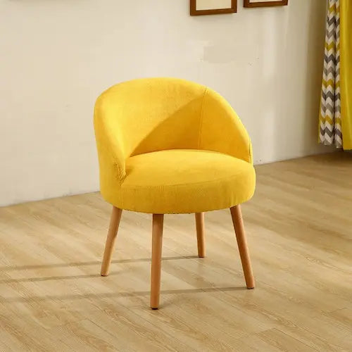 Chaise scandinave en velours et bois style fauteuil