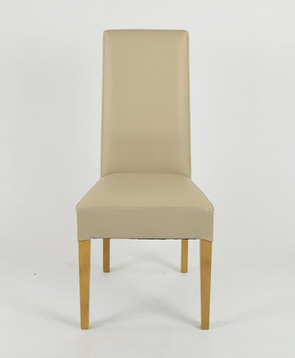 Chaise moderne avec dossier haut en similicuir beige et pieds en bois par lot de 4