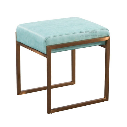 Tabouret design en cuir vert pastel et métal de style nordique