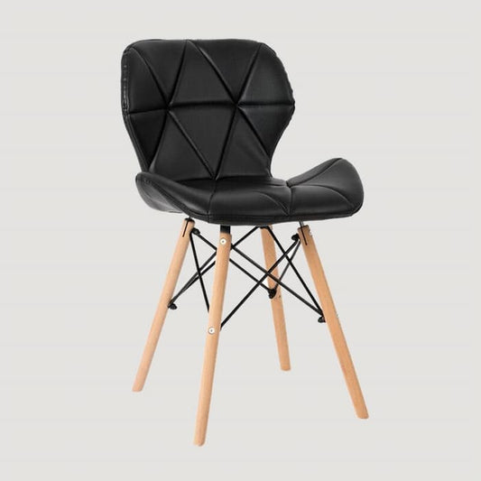 Chaise scandinave avec assise rembourrée surpiquée