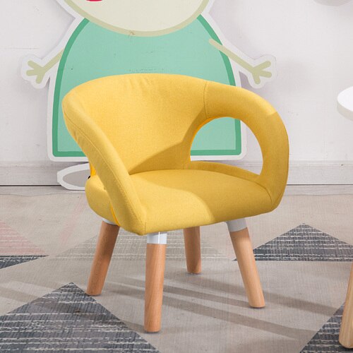 Chaise enfant scandinave avec accoudoirs et pieds en bois – Jaune