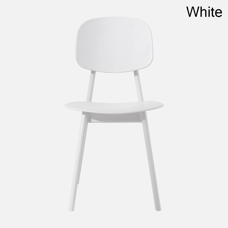 Chaise moderne en plastique épais avec dossier étroit pour salle à manger