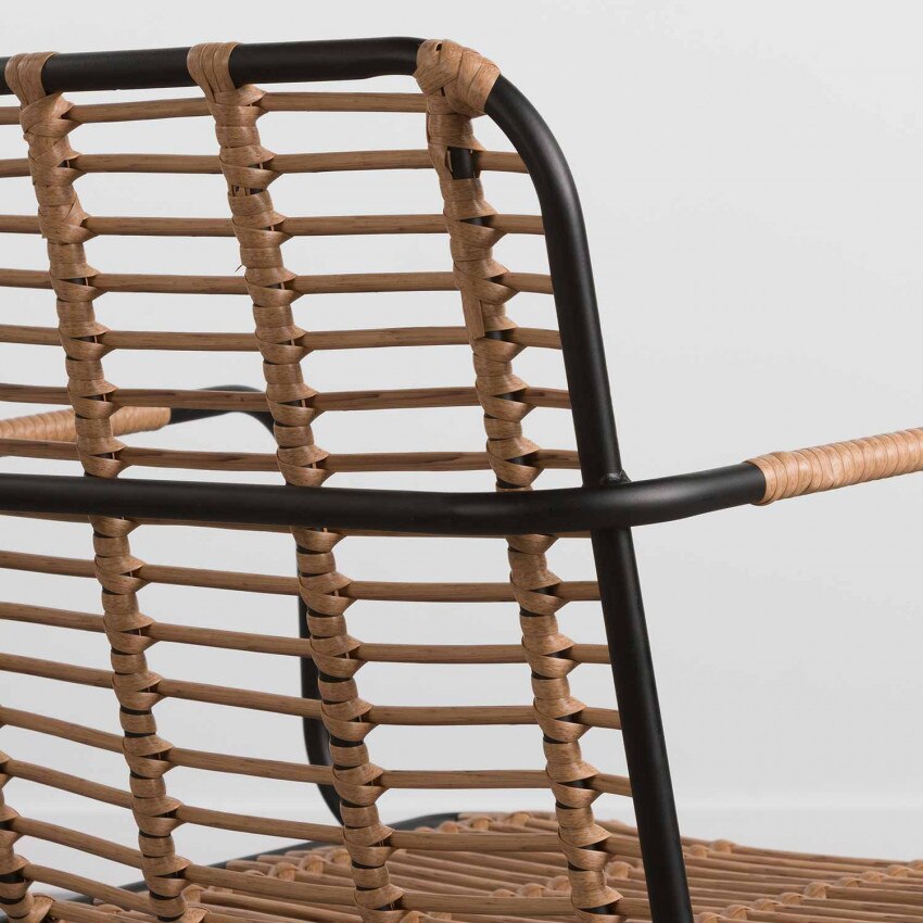 Chaise design en rotin et métal avec accoudoirs