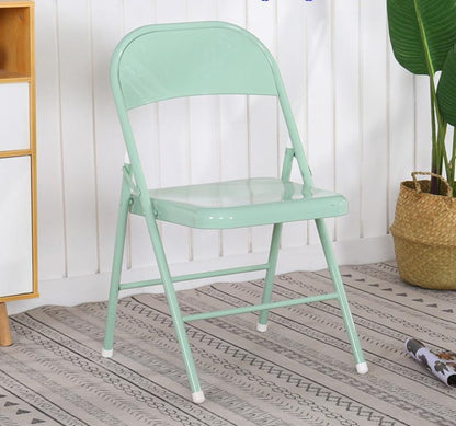 Chaise pliable en métal avec assise vernis