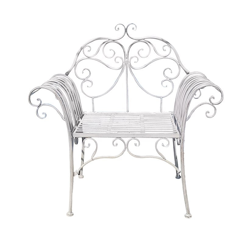 chaise en métal blanc de style romantique 