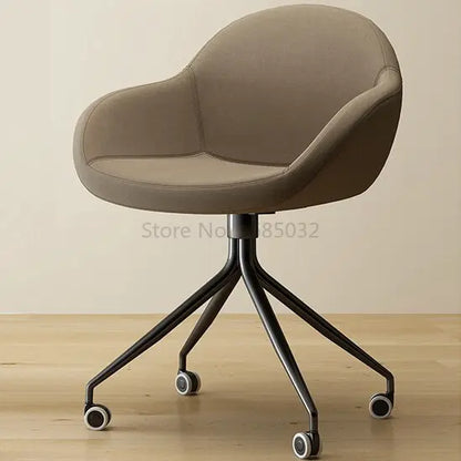 Chaise de bureau design et ergonomique sur roulettes