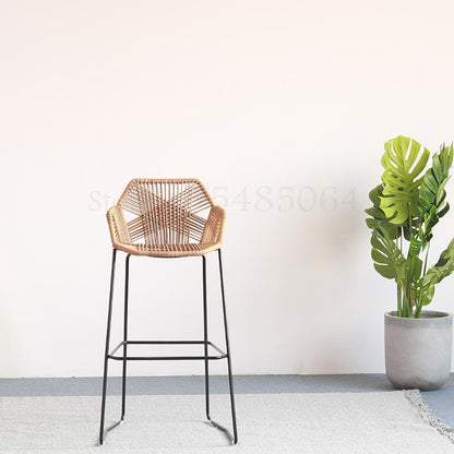 Chaise de bar avec accoudoirs en rotin et métal noir