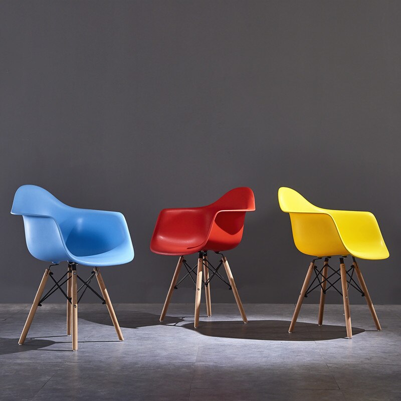 Chaise scandinave en plastique