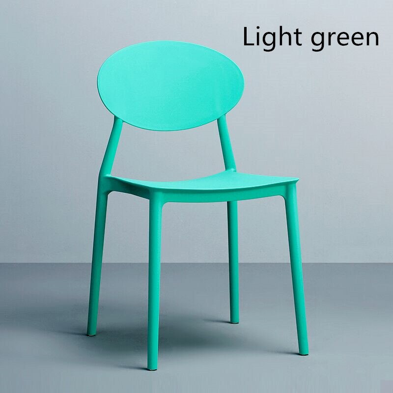 Chaise médaillon design en plastique avec assise large