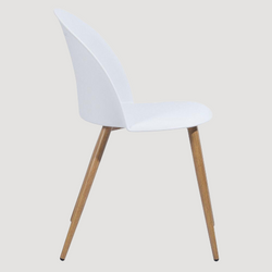 Chaise scandinave moderne blanche en plastique et bois