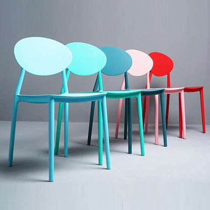 Chaise médaillon design en plastique avec assise large