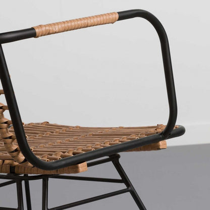 Chaise design en rotin et métal avec accoudoirs
