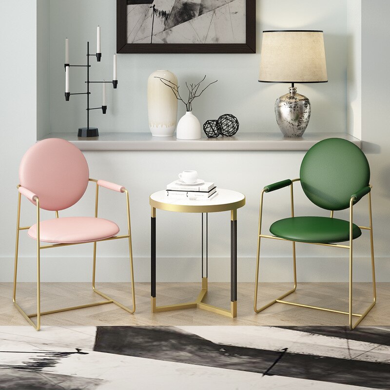 Chaise médaillon moderne avec accoudoirs en métal doré